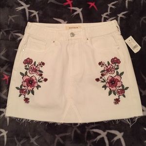 PAC SUN MINI-SKIRT! NEW WITH TAGS.